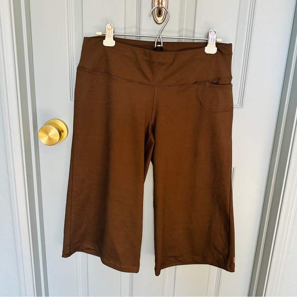 NWT Lucy Activewear Brown Athletic Knee Pant